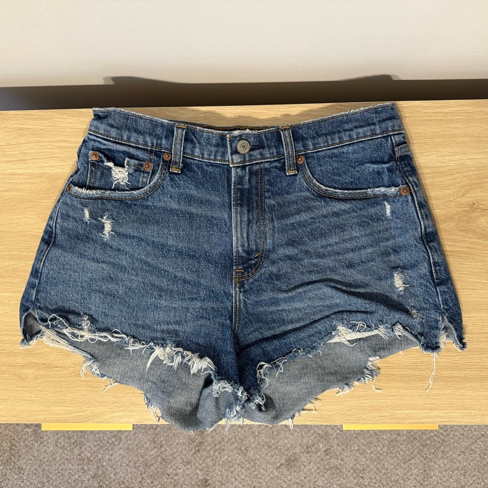 A&F The Mom Short Mid Rise